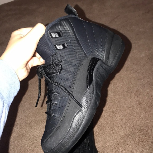 Shoes - Picture 2 of 7